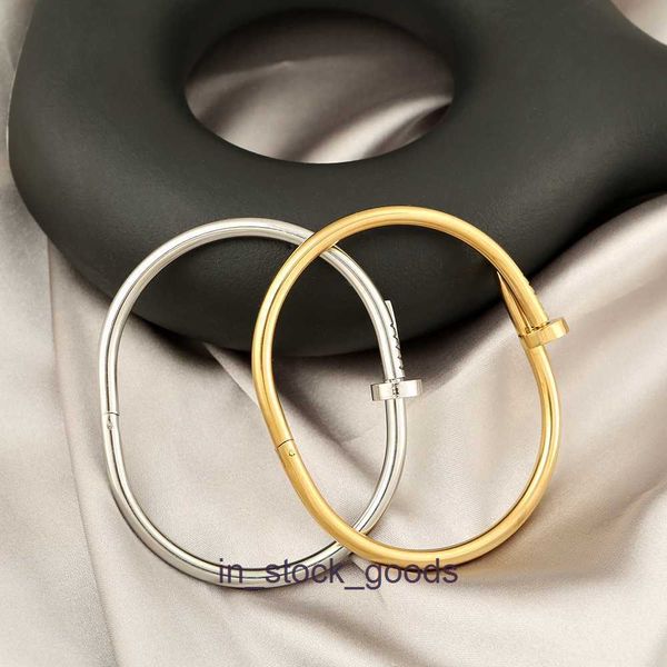 Bijoux haut de gamme Bracelets pour femmes bracelet en acier en titane en titane Bracelet à ongles d'ouverture réglable de style classique en diamant INRRAD ORIGINAL 1: 1 avec logo réel
