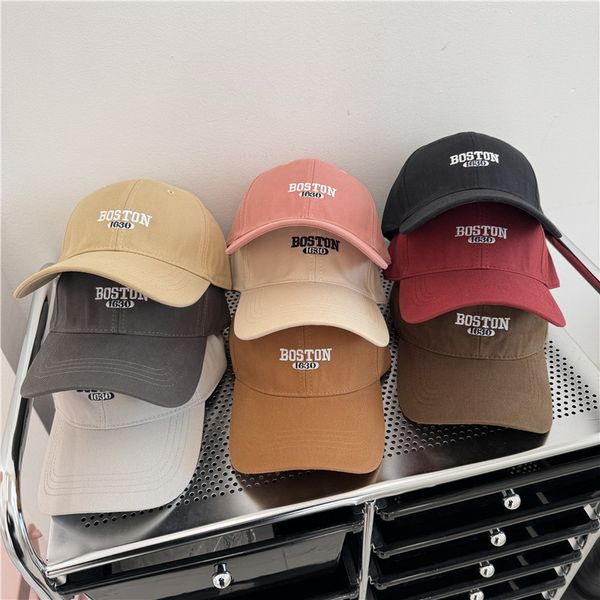 Gorra de béisbol bordada con letras de marca de moda de estilo coreano de alta gama para hombres y mujeres de compras Sombrero para el sol informal que combina con todo Gorra con visera para parejas con apariencia de cara