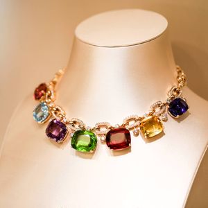 Collar de bola de lujo de alta gama para mujer, collar cuadrado de color Choi Po para fiesta, abanico de Reina de calidad Superior Er noble