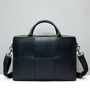 Magrand de luxe haut de gamme Magisme de ménage de luxe de luxe de sac à main réel masculin nouveau Sac de messager de tissage décontracté style 2024