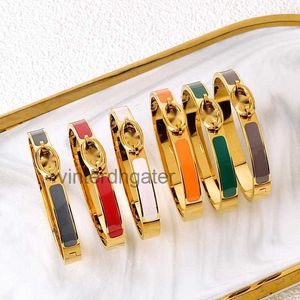 Bracelet de luxe haut de gamme H maison nouveau bracelet de personnage japonais Bracelet haut de gamme Lumière Luxury Colorful Glue Open Titanium Steel Buckle ne s'estompe pas