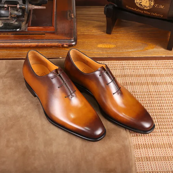Berluti High-End-Herren-Oxford-Schuhe sind handgefertigt und künstlich gefärbt mit Sohlen aus echtem Leder