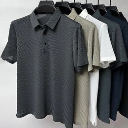Haut de gamme maille glace soie à manches courtes t-shirt pour hommes été décontracté coupe ajustée sport couleur unie coulissant polo 240309