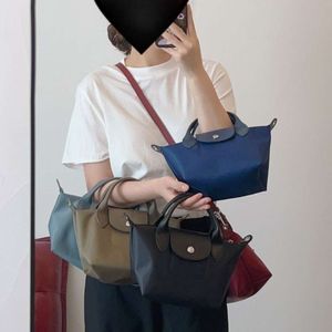 Mini de boulettes haut de gamme sac à main le sac à main en nylon pour femmes mini-décontracté et polyvalent avec bretelles réglables