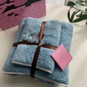 Serviettes de bain de marque de mode haut de gamme Serviette deux pièces Couleur unie Ménage Kit de serviette de plage absorbant à séchage rapide Vente en gros et au détail