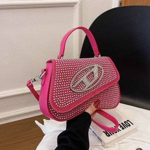 Haut de gamme une épaule pour femmes nouveau et décontracté polyvalent diamant incrusté petit sac à bandoulière portable 2024 78% de réduction sur le magasin en gros