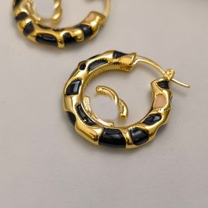 Pendientes redondos de gama alta Pendientes de diseño Pendientes de color caramelo de cobre chapados en oro de 18 quilates Moda para mujer Marca Letra Perla Joyería de boda para mujer Regalos Grandes Tamaño pequeño