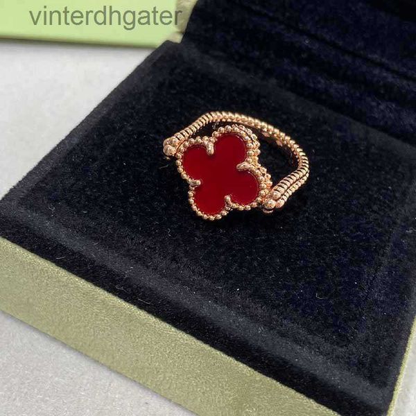 Anillos de diseñador de marca Vancefe de alta gama para mujeres reversibles CNC Exquisito láser Red Calcedony Four Leaf Grass Senior Brand Logotipos Diseñador de diseñadores