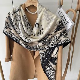 Hoogwaardige fluwelen Egyptische wapenstok Nieuwe bijpassende zijden wollen grote hoofddoek Herfst en winter Warme hoogwaardige visgraatwollen sjaal