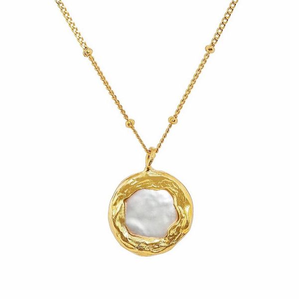 Velvet haut de gamme français rétro simple baroque bouton d'eau douce collier de perle shell shell élégant empilé avec une chaîne de clavicule pendante femelle