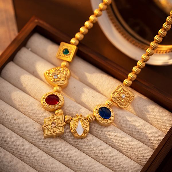 Collar de terciopelo de alta gama para mujeres Vintage encantadora réplica antigua occidental chapada en oro