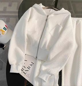 Costume de sport décontracté blanc haut de gamme pour femmes au printemps, nouvel ensemble deux pièces à la mode et ample, pantalon à jambe droite réduisant l'âge occidentalisé