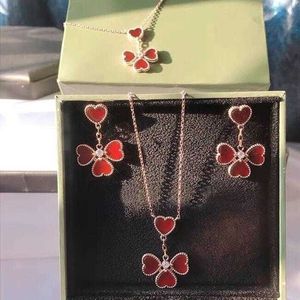 Hoogwaardige designer Fanjia Little Red Heart Necklace 925 Sterling verzilverde 18k goud vier hartoorbellen vier bloem hart oorbellen