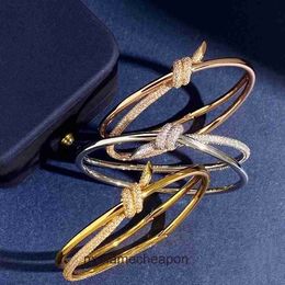 Designer de haute qualité pour le bracelet diamant de nœud Tifancy Femelle V Gold Cross Knot Bow Double Circle Face Face Bracelet High Version Original 1to1 avec logo réel