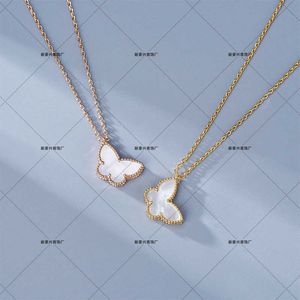 Hoogwaardige designer ketting Vancefe Grote dubbelzijdige vlinder ketting v Gouden dame rode agaat hanger neckain ins mode licht luxe veelzijdige kraagketen