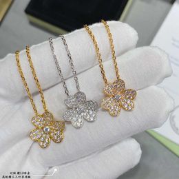 Collier de créateur de haut grade Vancleff pour femmes 925 Collier en argent sterling à trois fleurs Pétales en or rose pleine de trèfle de diamant