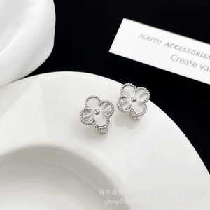 Designer de haute qualité Vancefe femelle deux fleurs en plein diamant noir agate oreille beat panda boucles d'oreilles en diamant double fleur s925 boucles d'oreille en argent étalons