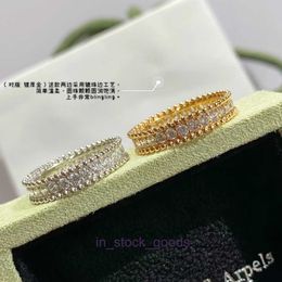 Designer de haute qualité Vanclef High Version Clover 925 Perles de fleurs argentées pures Single Row Full Diamond Finger Finger Fashion Gold Personnel
