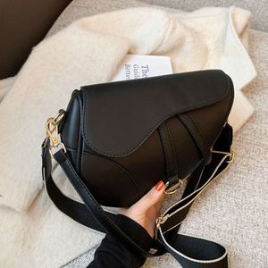 Damestas Designer Lente Nieuwe Single Schouder Messenger Gepersonaliseerde Zadeltas Koreaanse Effen Kleur Literaire Trend Tas