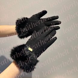 Gants tricotés de haute qualité automne hiver mitaines de velours concepteur lettre en métal fourrure cinq doigts gants haute élastique femmes gants pour le cyclisme de ski