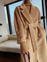 Abrigo de pelo de camello de oveja de alta calidad para mujer abrigo de lana cálido grueso de invierno 100% de longitud media de Alpaca 231225