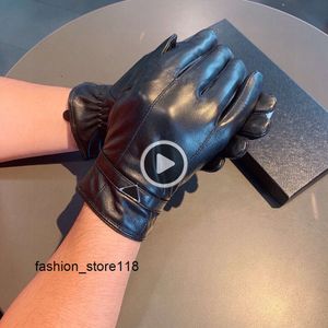 Hoogwaardige schapenvachthandschoenen Classic Hardware Globe Luxurys Designers Fashion Personality Globe Men Solid Color Simplicity Gloves F3VU