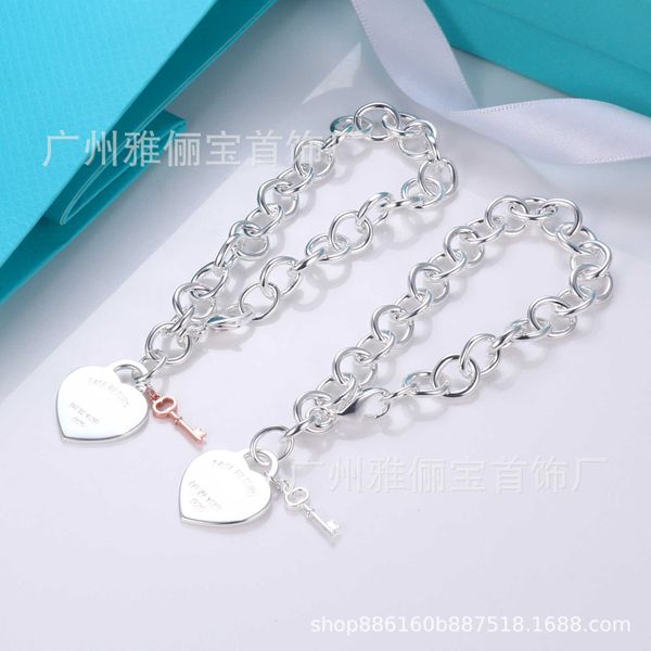 Bracelet carté de haut niveau du concepteur de haut niveau bracelet de haute édition Bracelet pour femmes cuivre cuivre en acier CNC Chaîne de phoque d'amour d'amour