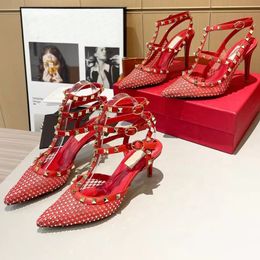 Sandales de créateur de talons hauts femmes chaussures décontractées en cuir en cuir tissé rivet décoration de la cheville de luxe élégante