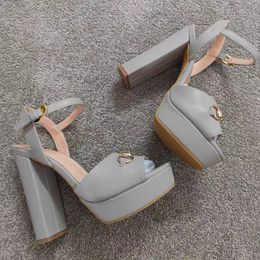 sandalen met hoge hakken Classics dames hakken gesp Patent Leather heeled Ankle Wrap shoe platform Luxury Designers Heels 130mm Dikke hak kwaliteit damesschoenen met doos