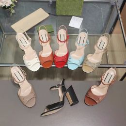 Hoge hakken sandalen nieuw aankomsten hakken ontwerper dames schoenen zomer feest lederen dansschoen dame metaal riem gesp
