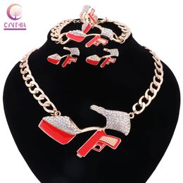 Zapatos de tacón alto Hip Hop Declaración dorada Esmalte rojo Cristal Pistola Colgante Fiesta Regalo Collar Pulsera Pendiente Anillo