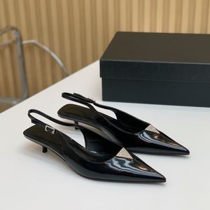 Hoge hakken Cherish Slingback pumps met gesp Echt leer Puntige tenen elastische kristallen versieringen Luxe ontwerpers fabrieksschoenen voor dames