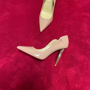 Talons hauts Kate Classic Pumps Chaussures Repstick et Radish Dice JC High Heels Patent Leather Sole Wedding Party Party With Original Box Dust Sac