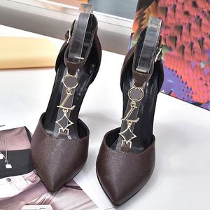 High Heels Pumps 10cm Designer Dîner de luxe Dîner Slingbacks Robe Stiletto Sandale Chaîne Femme Chaussures de mariage Ball