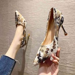 Talons hauts femmes printemps et été style pointu bouche peu profonde talons fins talons hauts chaussures de mariage bas dîner style ethnique chaussures simples