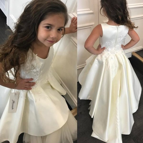 Vestidos de niña de flores Hi-Lo Apliques de encaje simples Vestido de novia para niños Marfil satinado 2019 Vestidos de princesa hechos a medida