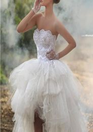 Robe de mariée basse haute robe de mariée sans bretelles en dentelle perlée applique gonfy tulle court avant long dos de mariée