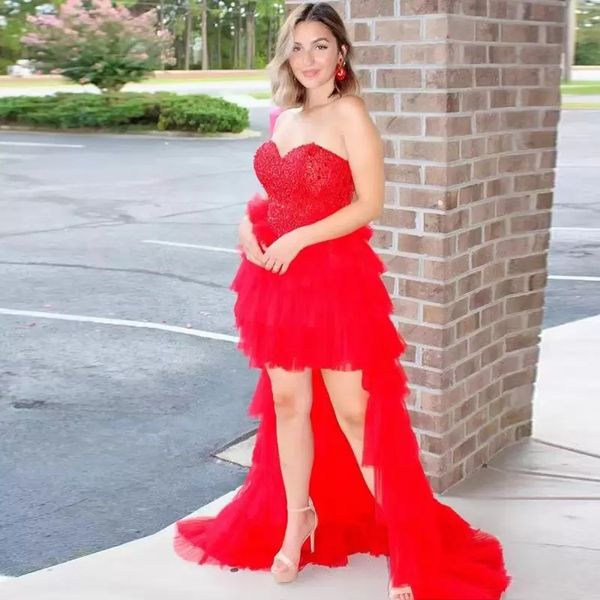High Low Red Homecoming Vestidos Sweetheart Beading Ruffles Tier Vestidos de fiesta de graduación por encargo Vestido para ocasiones especiales M349
