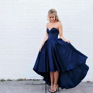 Hoge Lage Satijn Prom Dresses Short Front Lange Back Navy Blue Avond Party Jurken Formele Jurken Sweetheart Goedkope Bruidsmeisjes Jurken