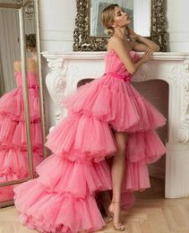 Robes de bal rose à plusieurs niveaux haut sans bretelles sans manches robes d'occasion spéciale court devant long dos une ligne tenue de soirée en tulle pour les femmes