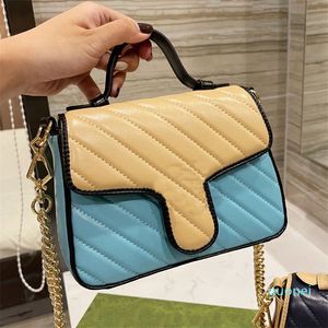 High Luxurys diseñadores Quality Ladies corazón cadenas Marca bolso 2021 Bolso de mujer Bolsos de embrague de moda hombro Patchwork Bolsas cossbody 003