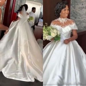 Robe de mariée à col haut et dentelle en satin, illusion d'illusion sur l'épaule, sur mesure, grande taille, balayage train, robe de mariée