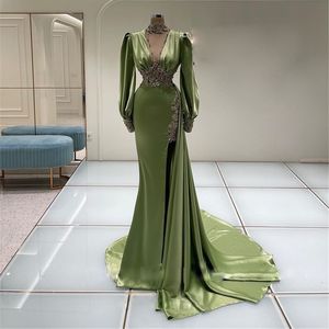 Groene jurken met hoge hals Kristal Split aan de zijkant Celebrity-jurken Zeemeermin Lange galajurk T-shirtmouwen Arabisch Dubai Avondkleding 326 326