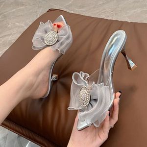 High PVC Crystal Women Bowtie Transparente Stiletto Medio Tacón de moda Fashion Lady Outdoors Toes Sandalias no deslizantes Desdientes 1664