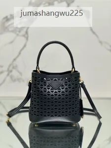 Bolso de diseño de lujo de alta calidad P bolsillo para fallas negras para mujer Bolso de cubo hueco