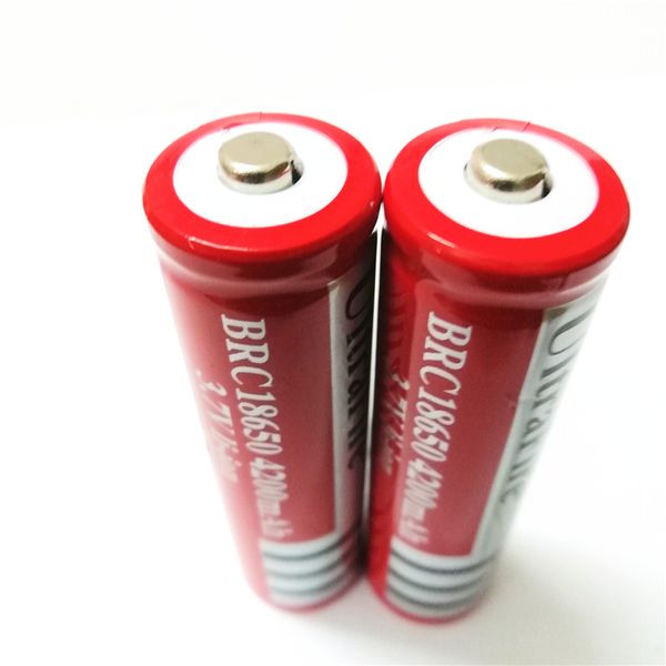 La batterie au lithium 18650 Ultre Fire 4200mAh 3.7V peut être utilisée dans une lampe de poche lumineuse et d'autres produits électroniques gratuitement Ventes directes d'usine