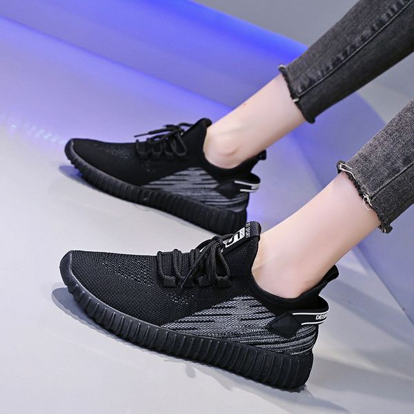 Alta calidad 2021 Llegada Knit Running Shoes Hombres Mujeres Sports Tennis Runners Triple Black Grey Pink White Outdoor Sneakers TAMAÑO 35-40 WY11-1766