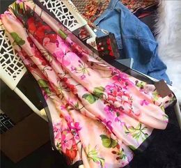 Alta calidad 2021 Fashion Autumn and Summer Silk Silk Bufands Classic, súper largo chal de chales suaves de seda bufandas de seda para mujeres