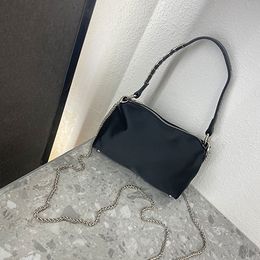 Hoogwaardige 2021 lente nieuwe ketting brief klein vierkante tas zijde gezicht handtas een schouder emmer tassen licht eenvoudige stuiterende di messenger bag sexy straat handtassen