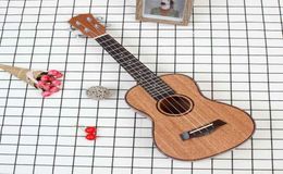 Hoge kwaliteit 23 inch 4 strings mahonie ukelele rozenhout fletboard bridge gitaarmuziekinstrument voor gitaarmuziekliefhebbers Gift3509128